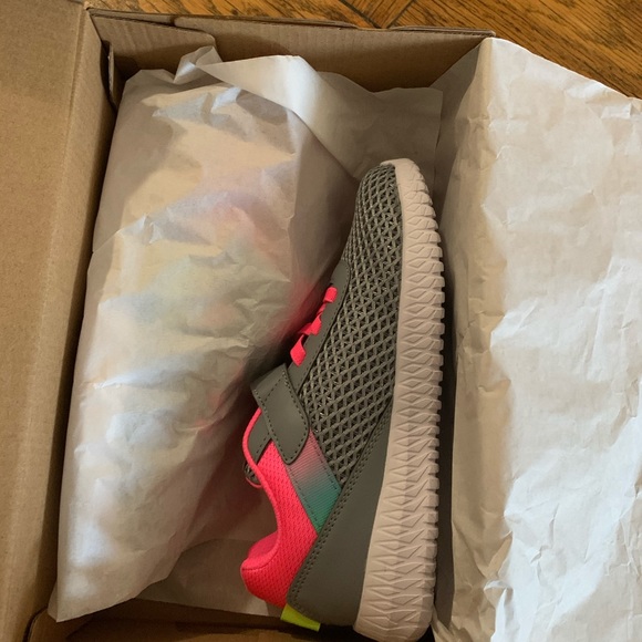 Reebok Girls shoes - Picture 2 of 8